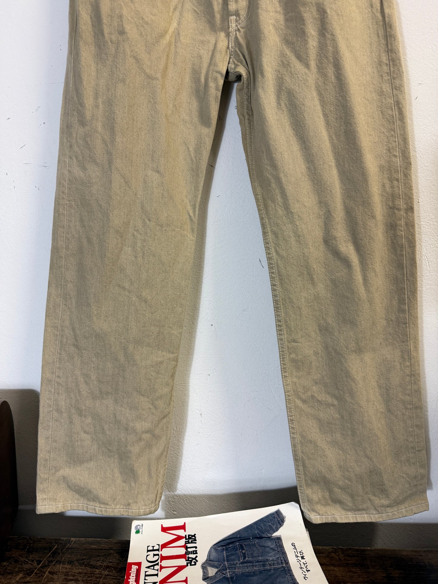 Vintage Levi’s 501 “W35 L32”