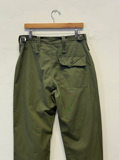 Vintage British Fatigue Army Pants “W32”