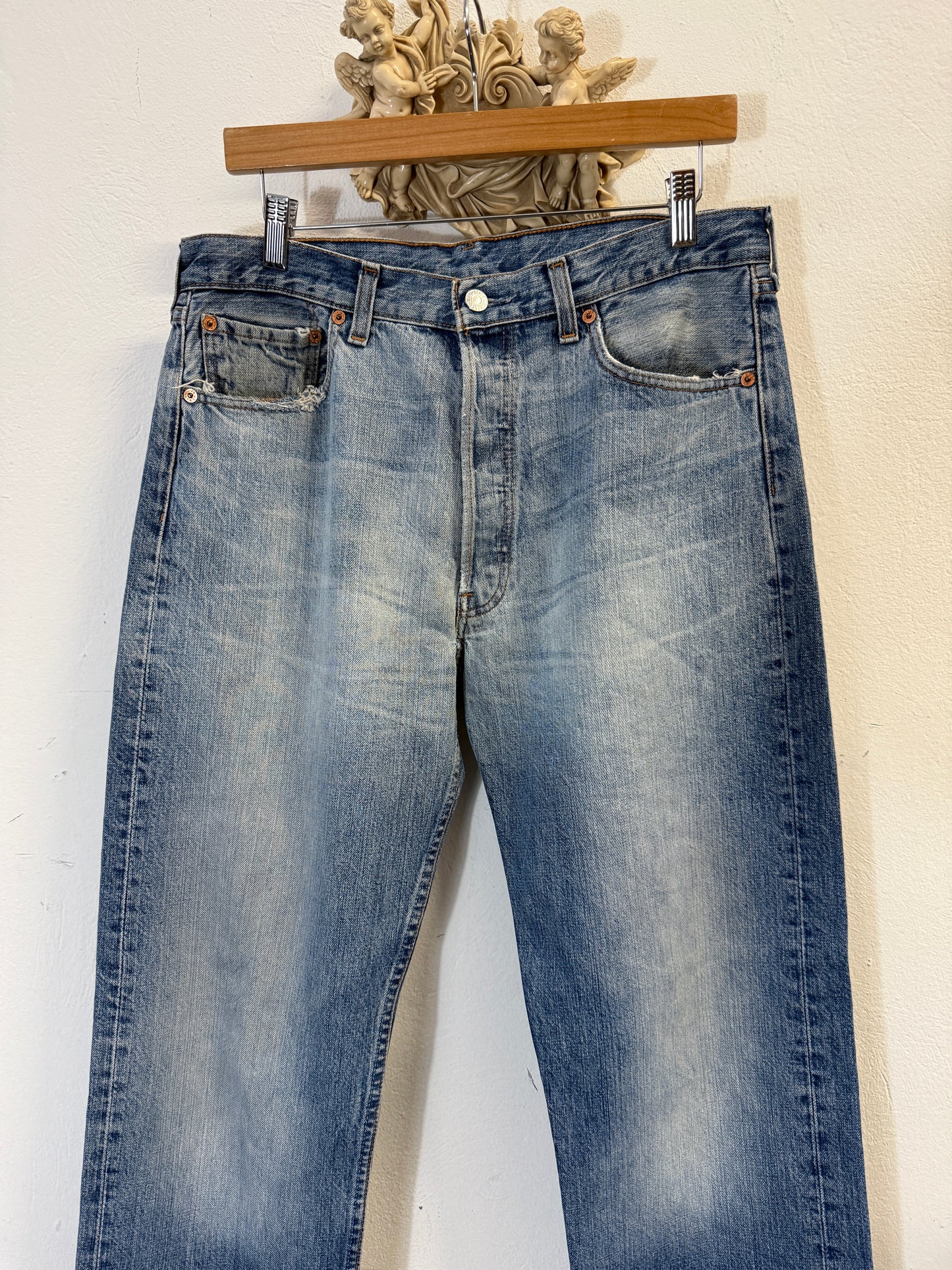 Vintage Levi’s 501 “W33 L32”