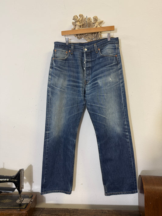 Vintage Levi’s 501 “W35 L30”