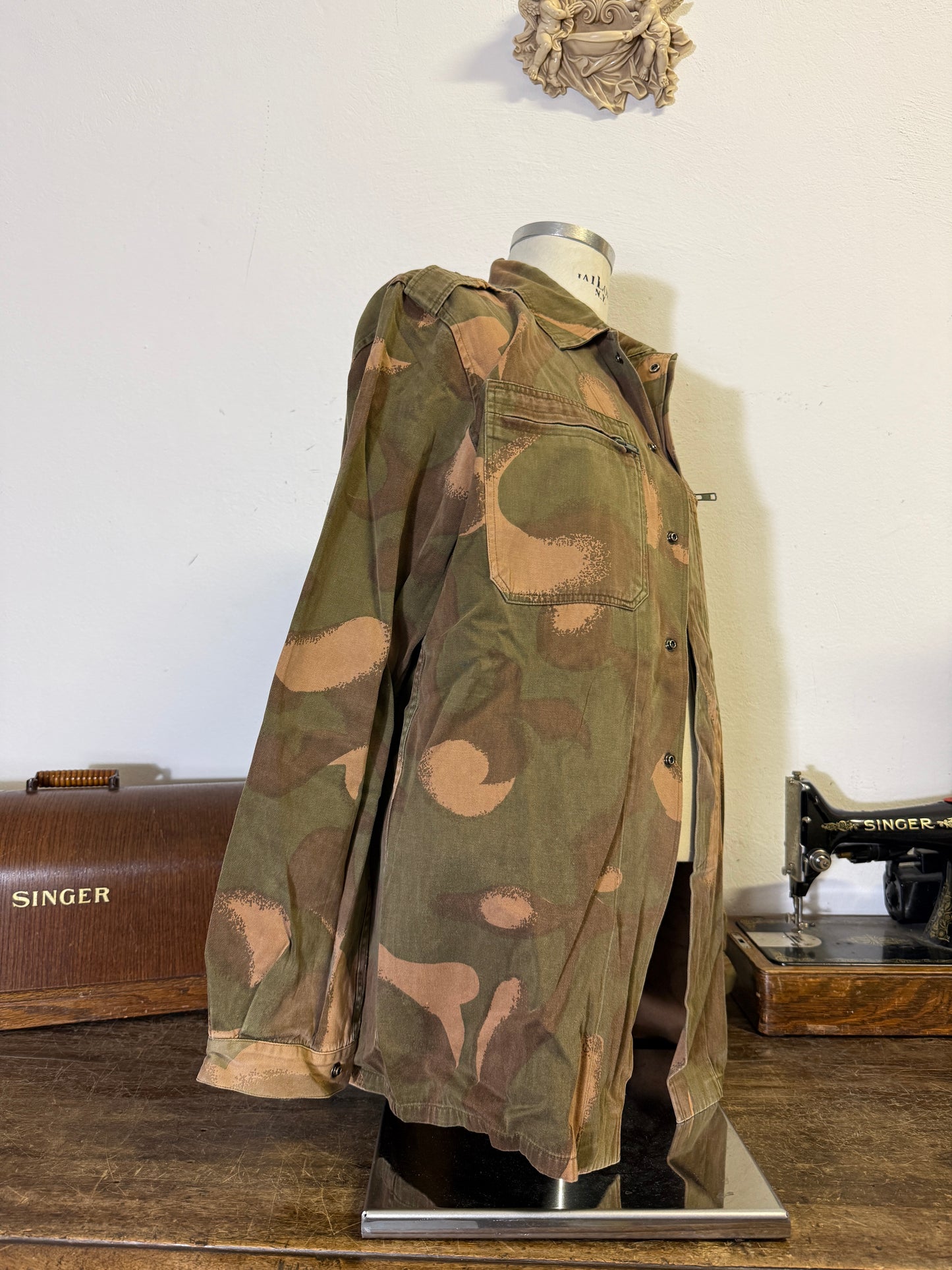 Vintage 90’s Hungarian Army Overshirt “L/XL”