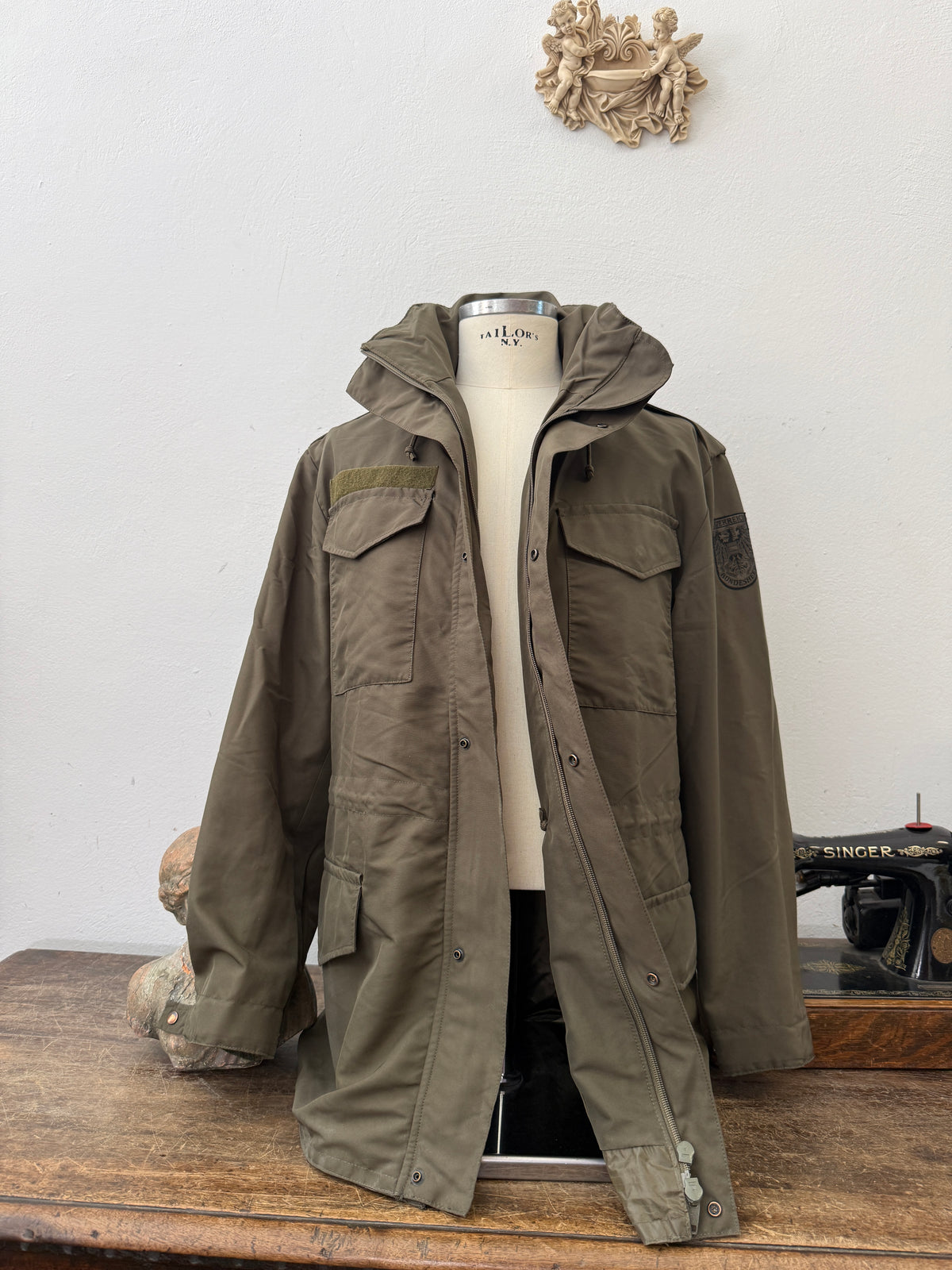 Vintage 90’s Austrian Army Jacket “L”