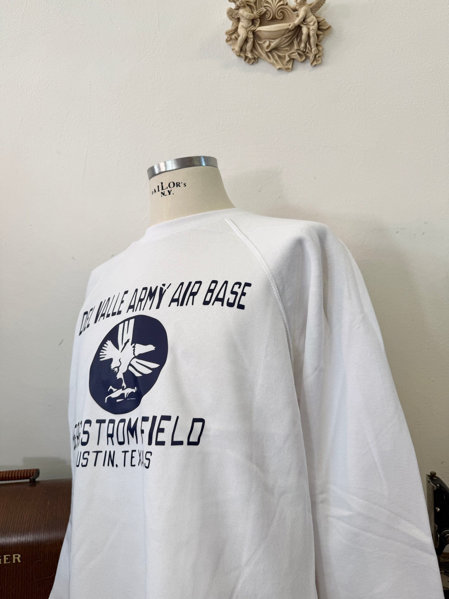 Raglan Del Valle Army Air Base Sweatshirt - Mister Archive®