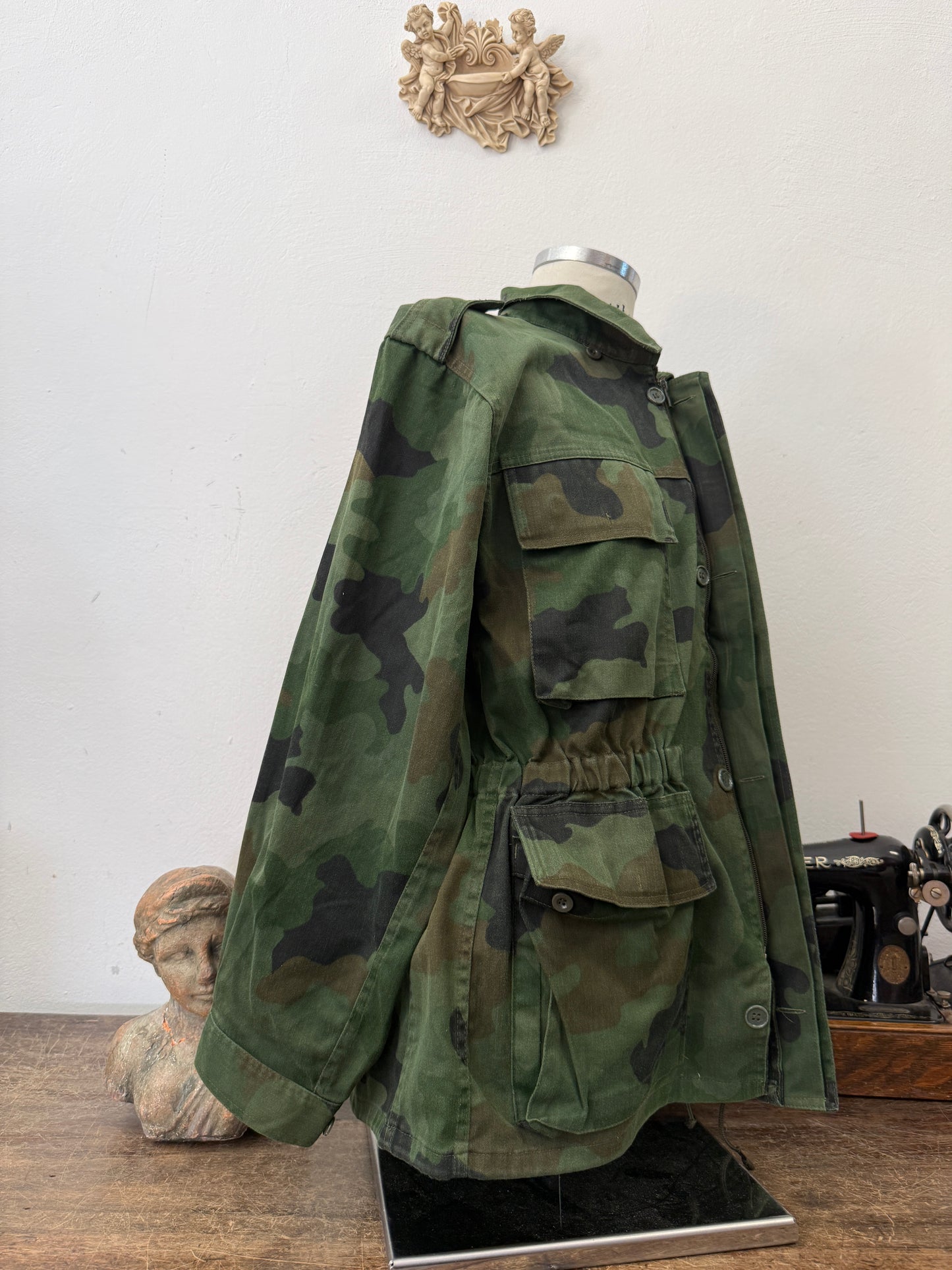 Vintage 90’s Serbian Army Jacket “L/XL”
