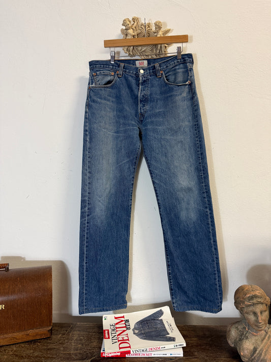 Vintage Levi’s 501 “W35 L32”