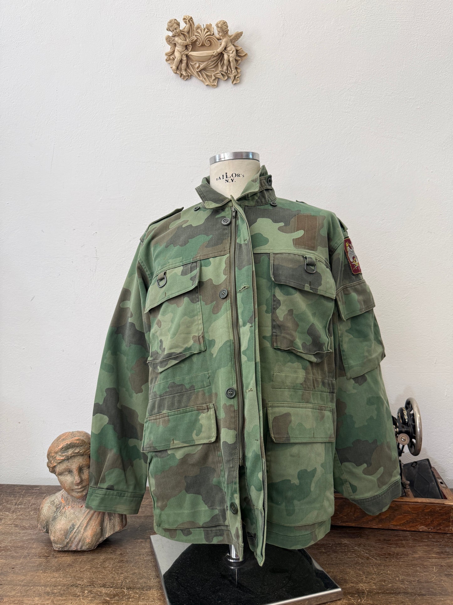 Vintage 90’s Serbian Army Jacket “L”