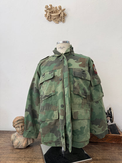 Vintage 90’s Serbian Army Jacket “L”