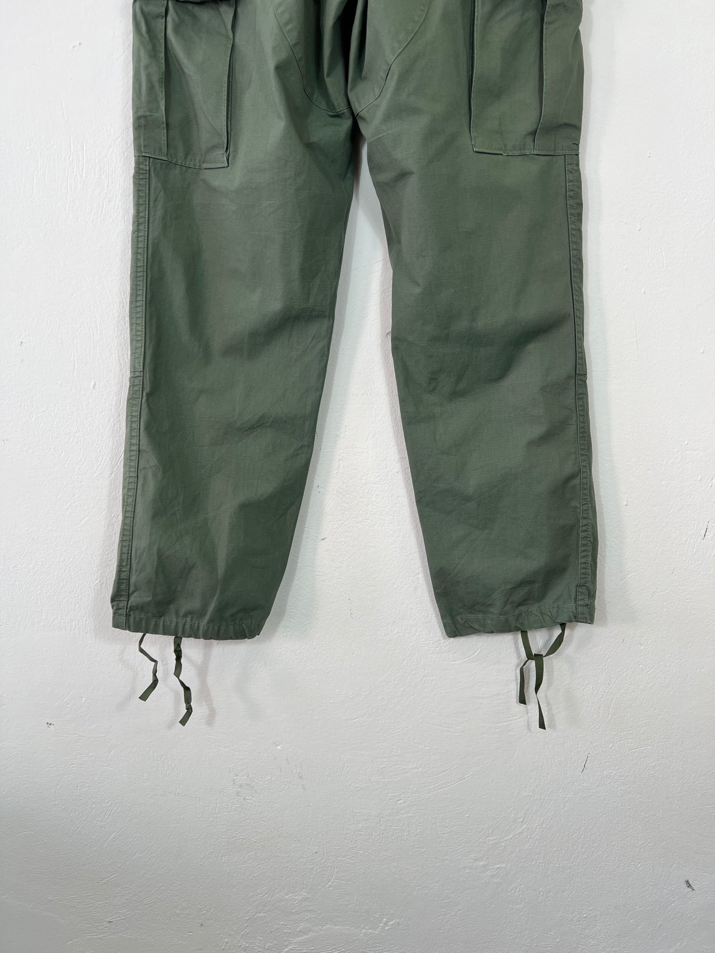Vintage Cargo Pants “W29”