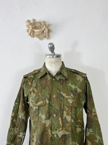 Vintage Romanian Army Shirt M1990 “M/L”